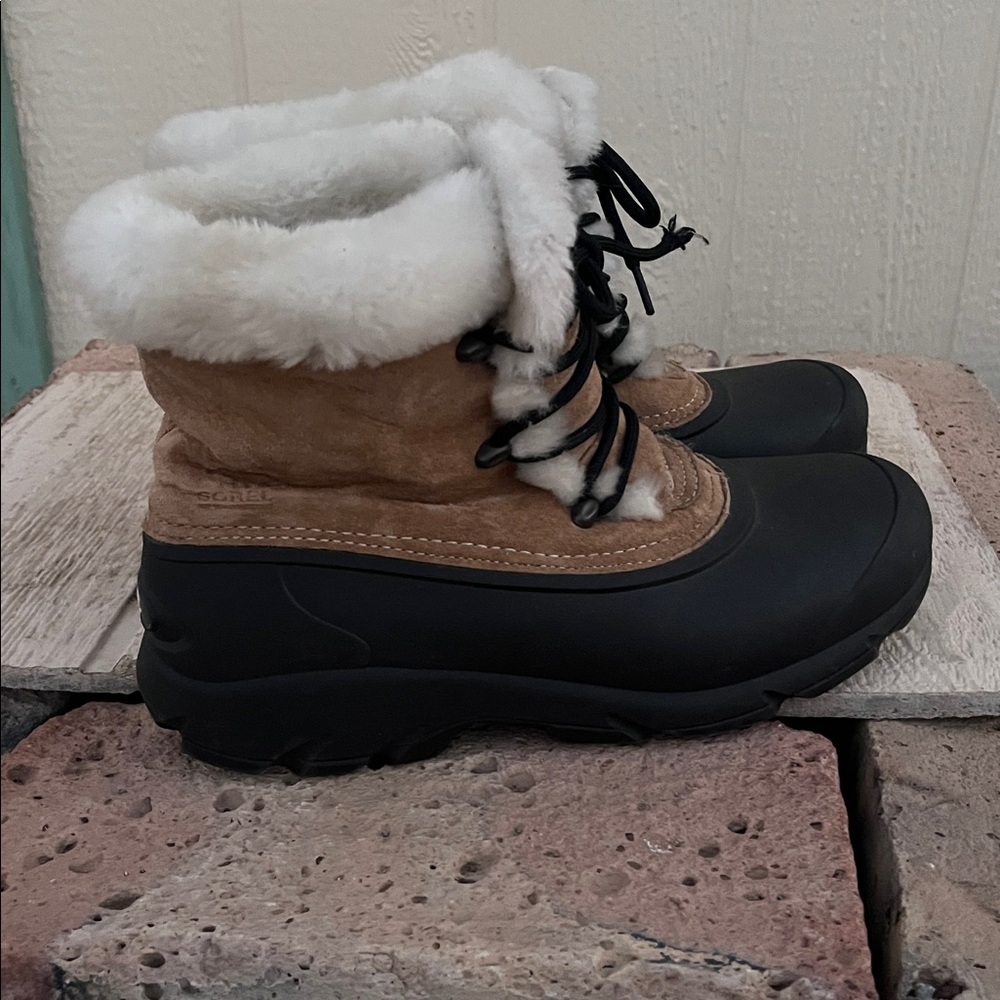 Sorel Women’s Snow Angel Faux Fur Detail Waterproof Boot Size 9